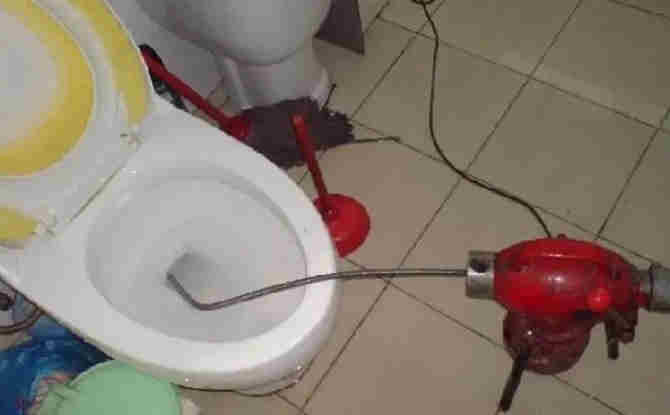 龙南马桶通下水